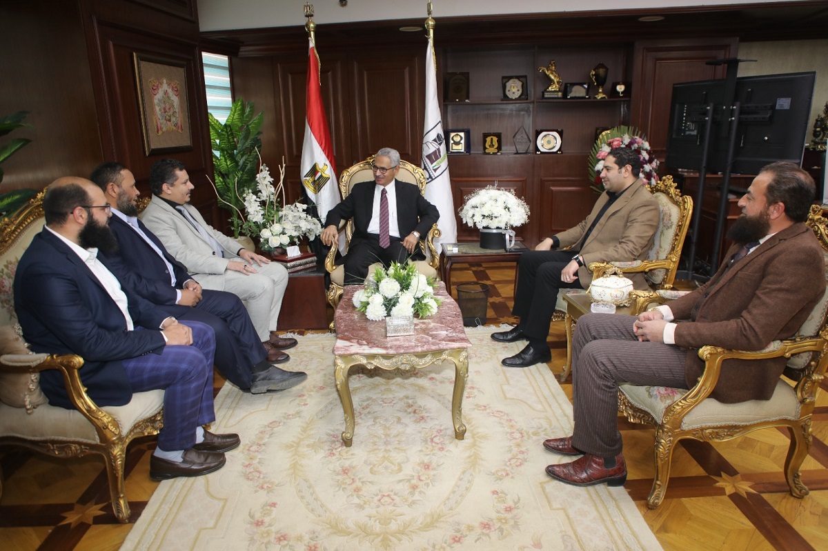 حزب النور  تهنئ المحافظ بتوليه منصبه الجديد